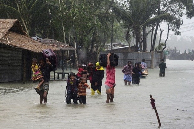 Bão mạnh tràn qua Bangladesh, 24 người chết, 100 bị thương 