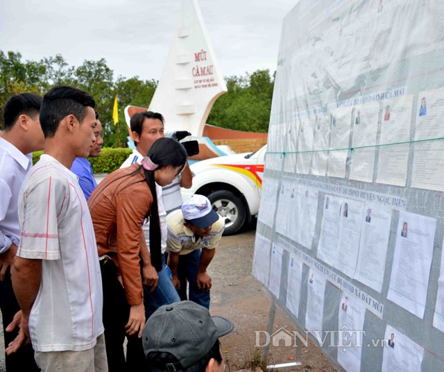 doc dao: dua cu tri di bau cu bang xe dien, ghe, o to cua bo doi hinh anh 5