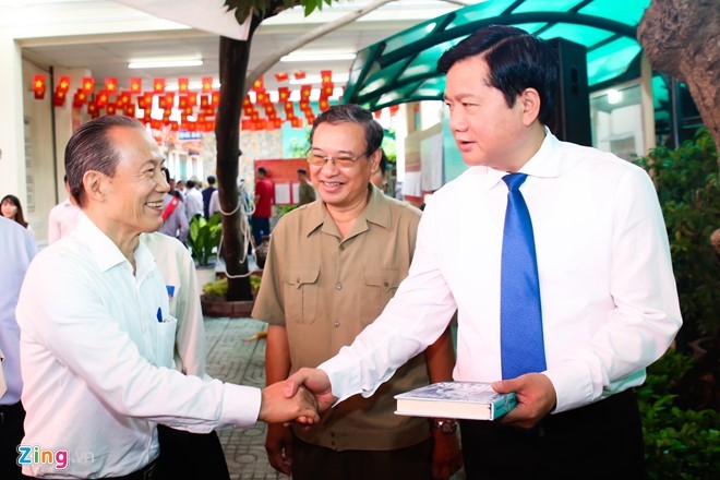 Khong khi bau cu dai bieu Quoc hoi, HDND o Ha Noi, TP HCM hinh anh 7
