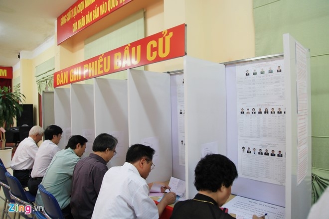 Khong khi bau cu dai bieu Quoc hoi, HDND o Ha Noi, TP HCM hinh anh 10