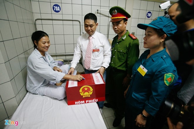 Khong khi bau cu dai bieu Quoc hoi, HDND o Ha Noi, TP HCM hinh anh 14