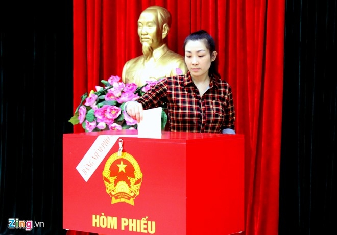 Khong khi bau cu dai bieu Quoc hoi, HDND o Ha Noi, TP HCM hinh anh 18
