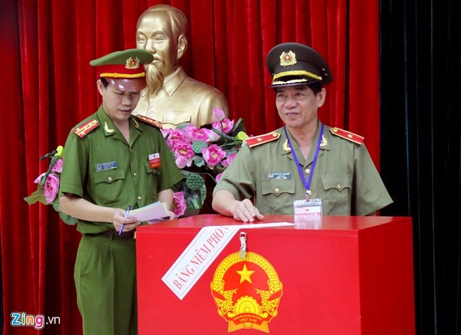 Khong khi bau cu dai bieu Quoc hoi, HDND o Ha Noi, TP HCM hinh anh 19