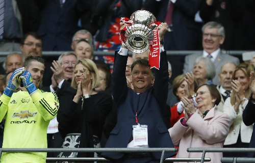 Man Utd sa thải Van Gaal, bổ nhiệm Mourinho đầu tuần sau
