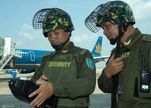 san-bay-noi-bai-that-chat-an-ninh-truoc-gio-don-chuyen-co-tong-thong-my-1