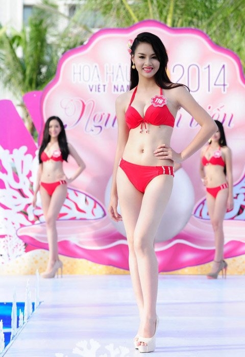 than hinh dep bat ngo cua tan hoa hau bien viet nam hinh anh 2