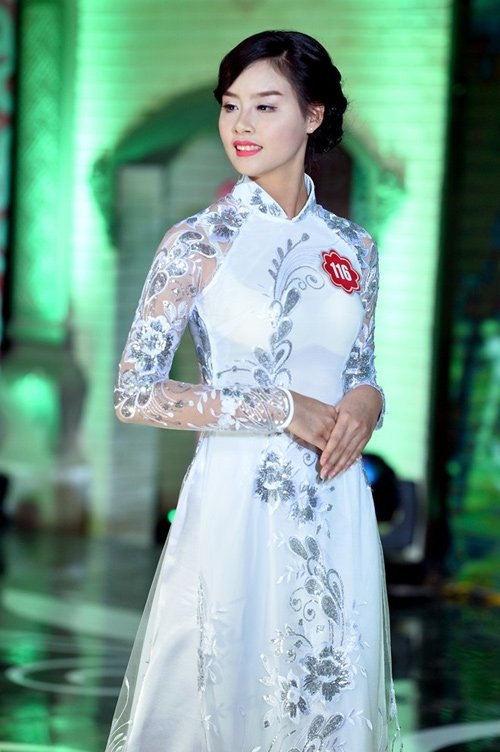 than hinh dep bat ngo cua tan hoa hau bien viet nam hinh anh 9