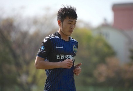 Xuân Trường trở thành cầu thủ Việt Nam đầu tiên thi đấu tại Hàn Quốc. Ảnh: Incheon United