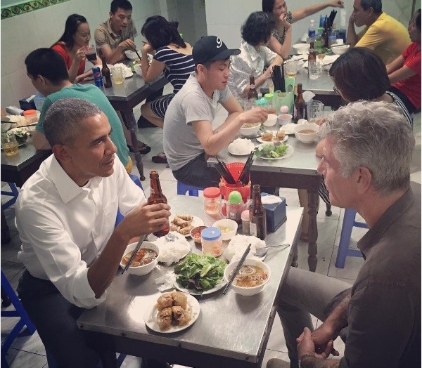 Canh Obama an bun cha se len truyen hinh My hinh anh 1