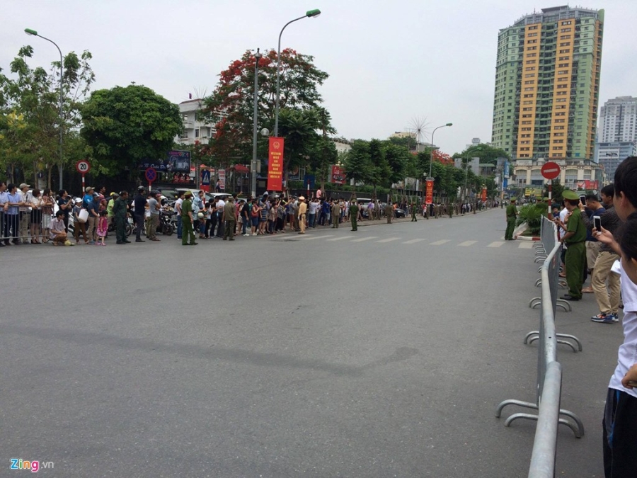 Nguoi Ha Noi chao don Tong thong Obama hinh anh 4