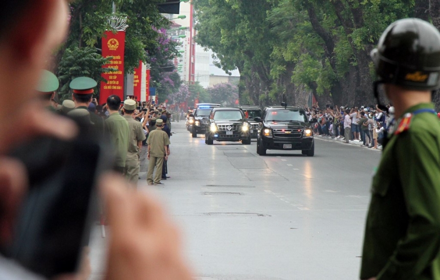Nguoi Ha Noi chao don Tong thong Obama hinh anh 11