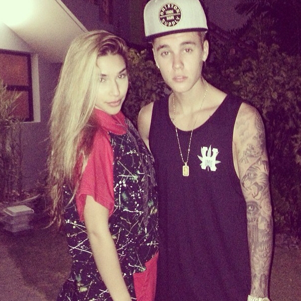 Chantel Jeffries chỉ là 1 trong rất nhiều những cô gái từng dính tin đồn tình cảm với ca sỹ Justin Bieber. Justin chỉ thừa nhận anh thực sự yêu say đắm một người là Selena Gomez. 