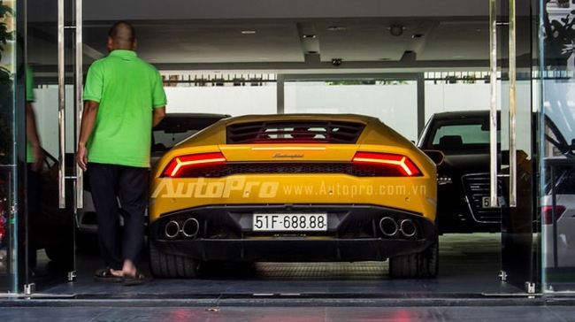  Siêu xe Huracan biển tứ quý 8 trong garage của doanh nhân Quốc Cường. 