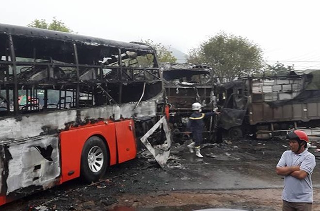 4 vu tai nan, 25 nguoi chet tren doan duong 6 km hinh anh 2