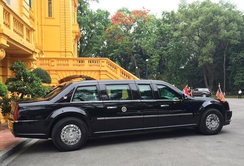 Danh tính chàng trai ‘tự sướng’ bên xe tháp tùng Tổng thống Obama - Ảnh 4