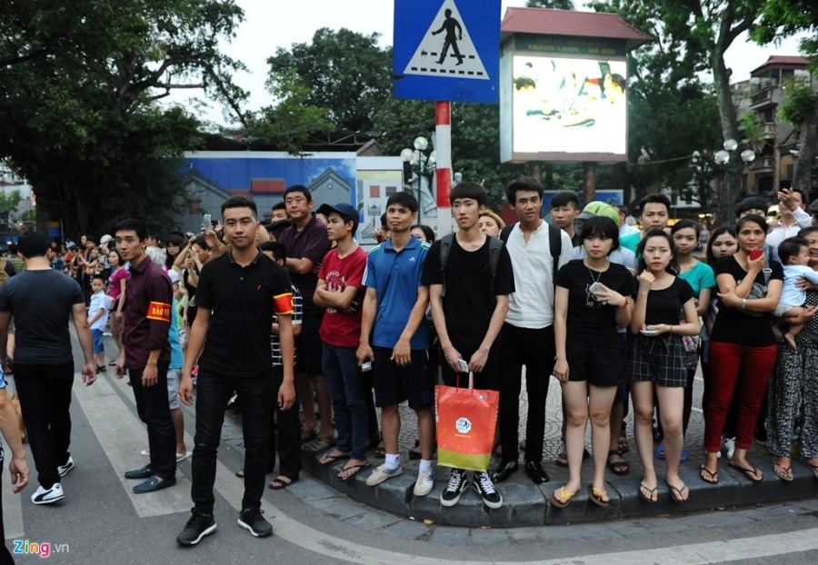 Ngoai truong My dao ho Hoan Kiem hinh anh 6