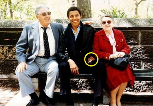 obama-deo-nhan-cuoi-tu-truoc-khi-lay-vo-2