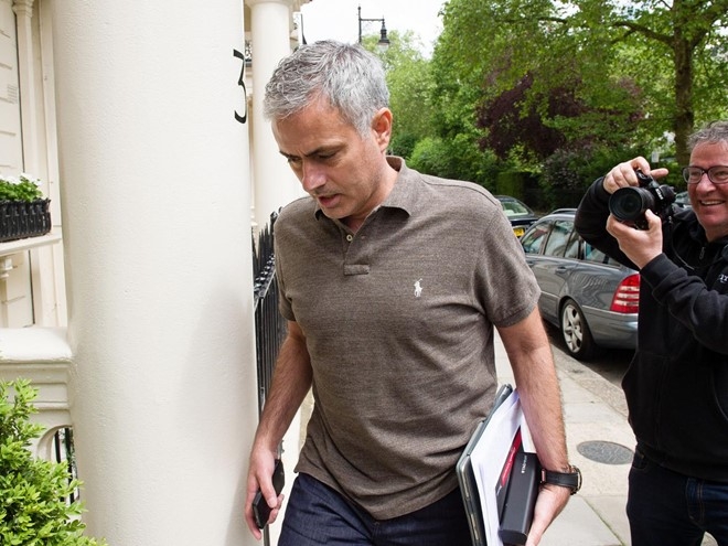 He lo ke hoach xay dung MU cua Mourinho hinh anh 1