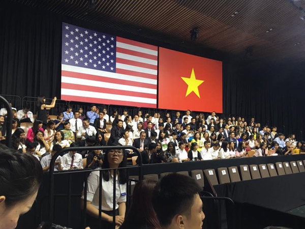 khanh-thi-xep-hang-tu-som-de-gap-tong-thong-obama-5
