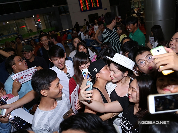 ly-nha-ky-duoc-fan-hon-ma-khi-ve-nuoc-3
