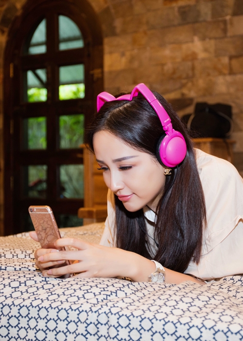 mai-phuong-thuy-khoe-chan-dai-mien-man-khi-di-ghi-hinh-5