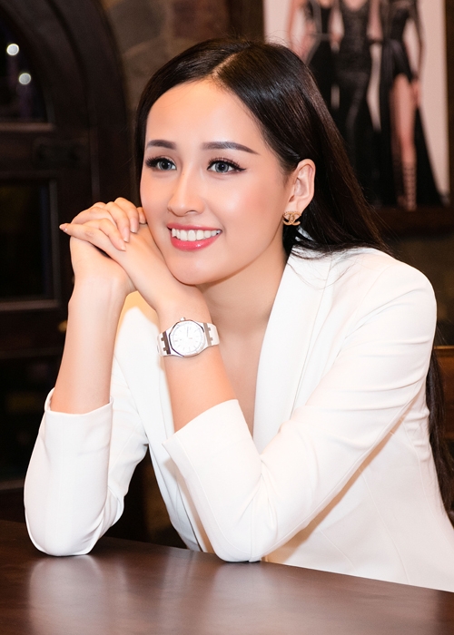 mai-phuong-thuy-khoe-chan-dai-mien-man-khi-di-ghi-hinh-10