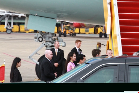 Profile của cô gái xinh đẹp tặng hoa sen cho Tổng thống Obama tại Tân Sơn Nhất - Ảnh 4.