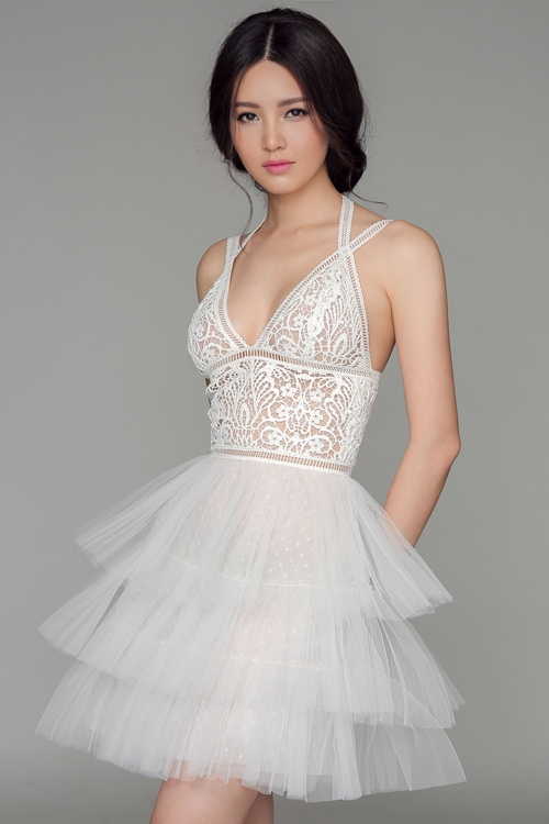 thuy-van-sexy-cung-vay-ren-doi-xung-9