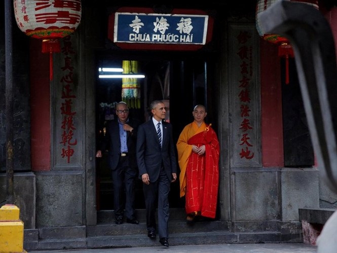 vi sao ong obama luon bo tuong phat nho trong nguoi? hinh anh 1
