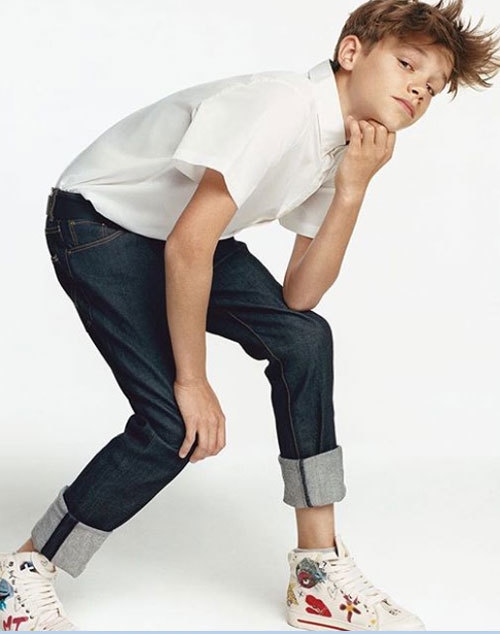 Victoria Beckham mặc nội y chụp ảnh bìa tạp chí