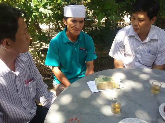  Nhà xe Phương Trang trao tiền hỗ trợ cho thân nhân nạn nhân Võ Thị Xuân 