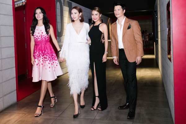 hoang-thuy-linh-khoe-lung-tran-ben-ban-than-minh-hang-5