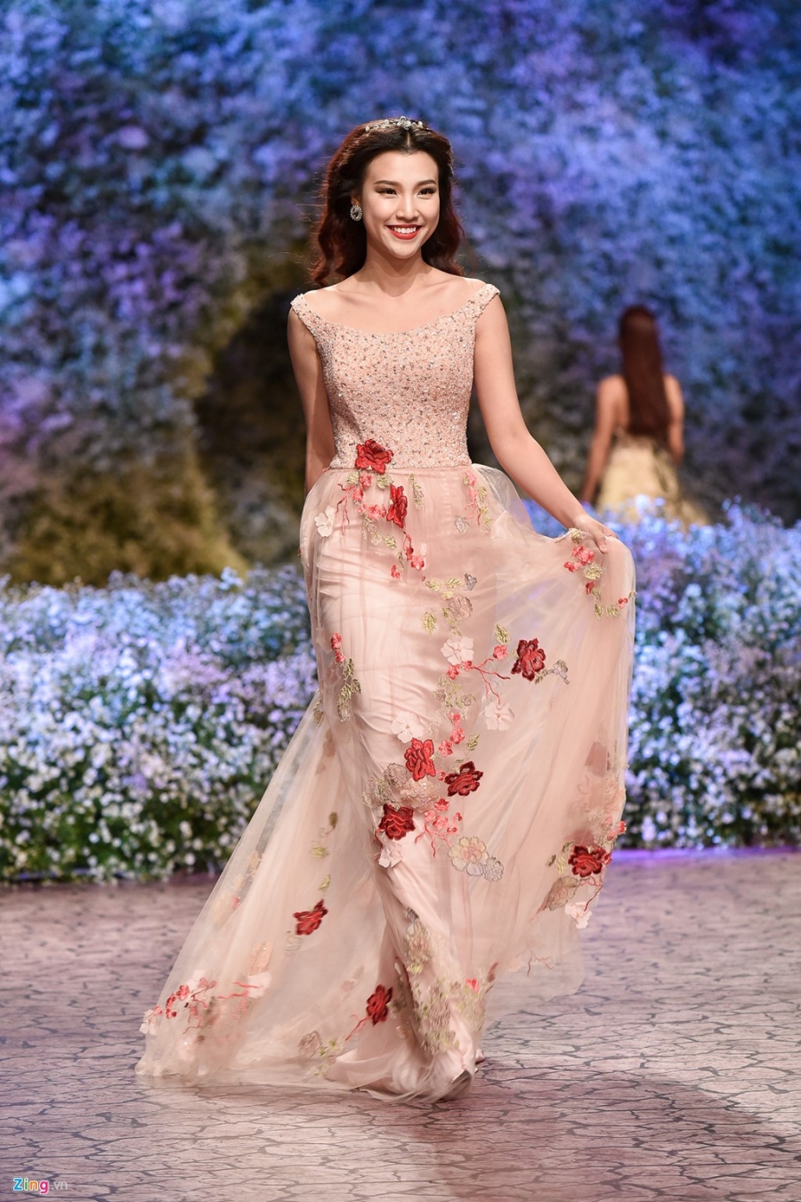 Le Quyen, Thu Phuong dien thoi trang o show Hoang Hai hinh anh 9