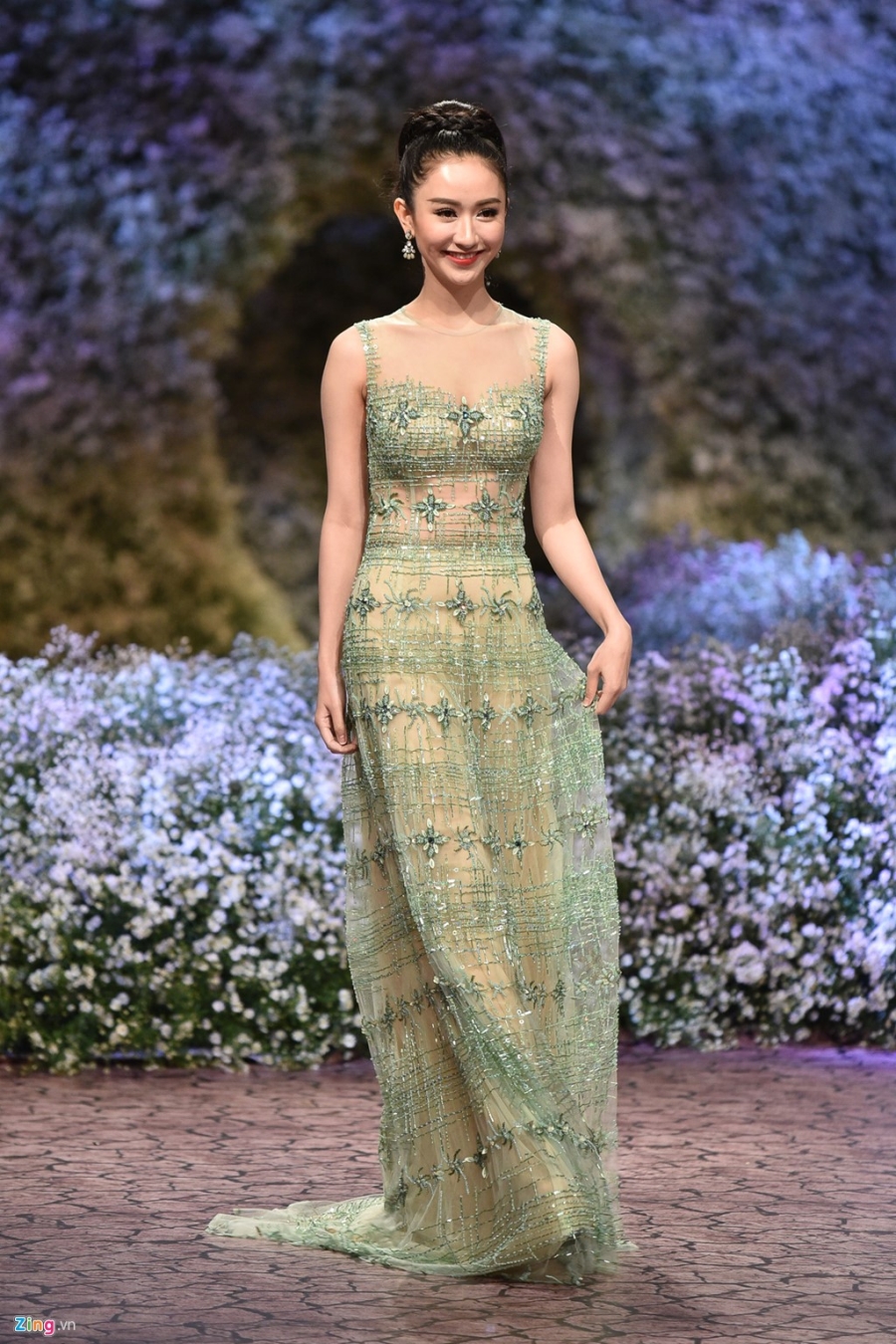Le Quyen, Thu Phuong dien thoi trang o show Hoang Hai hinh anh 10
