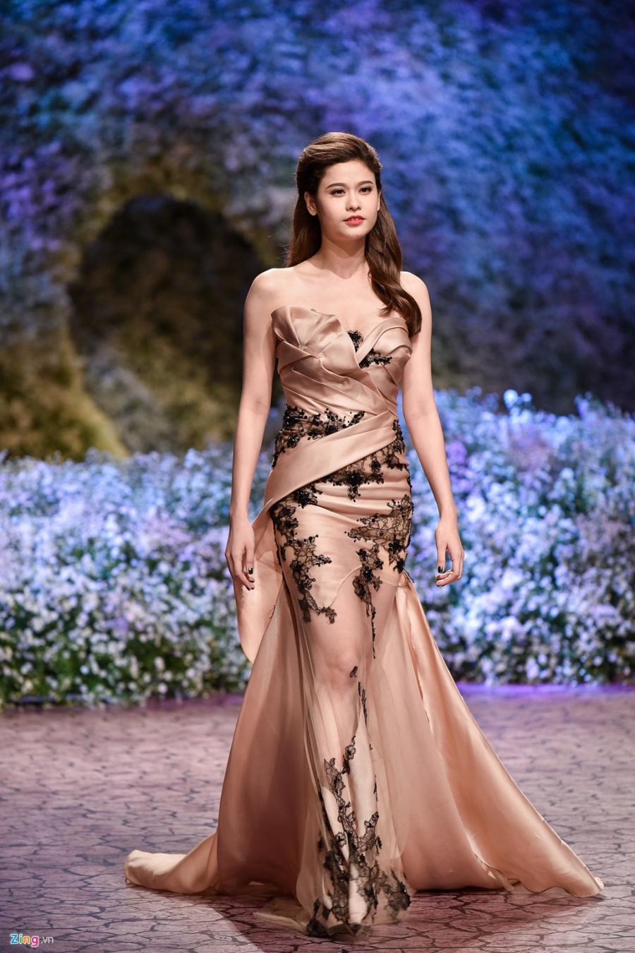 Le Quyen, Thu Phuong dien thoi trang o show Hoang Hai hinh anh 11