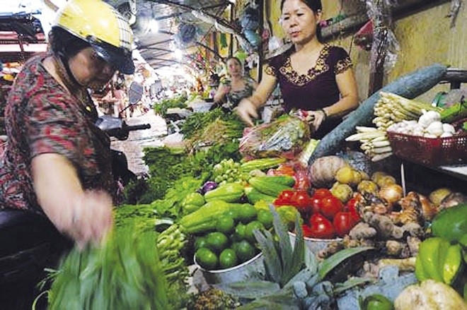 Ha Noi: Rau qua loan gia ban sau tran mua lon hinh anh 1