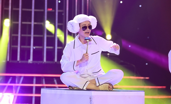 hoa-minzy-hat-cai-luong-khien-giam-khao-duc-huy-soc-7