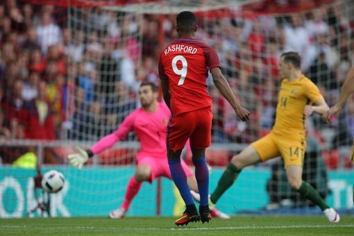 Rashford ghi ban ngay tran ra mat, pha ky luc 78 nam hinh anh 1