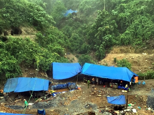 30-trinh-sat-dong-gia-can-bo-van-dong-bau-cu-khong-che-200-phu-vang-1