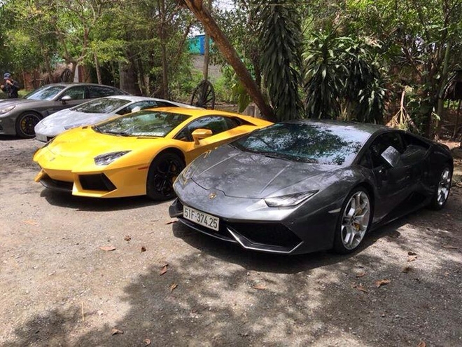  Lamborghini Huracan được trang bị động cơ V10, dung tích 5,2 lít, sản sinh công suất 610 mã lực tại 8.250 vòng/phút, mô-men xoắn cực đại 560Nm tại 6.500 vòng/phút. Huracan có thể tăng tốc từ 0-100 km/h trong 3,2 giây, vận tốc tối đa 325 km/h. 