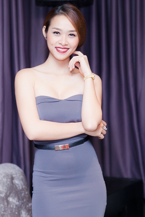 Diệp Bảo Ngọc đọ vẻ sexy cùng 'Người đẹp xứ Dừa'