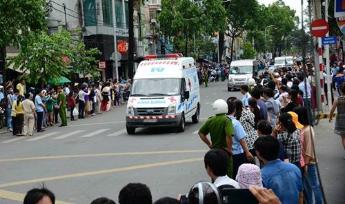 Xe cấp cứu cùng đoàn Tổng thống Obama trên đường phố. Ảnh: T.D