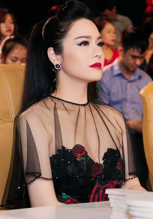 nhat-kim-anh-tu-lai-xe-hop-di-cham-thi-4