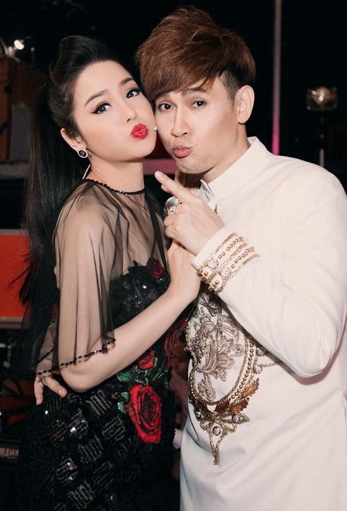 nhat-kim-anh-tu-lai-xe-hop-di-cham-thi-6
