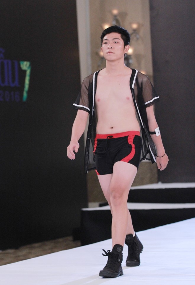 Thi sinh lun, map gay cuoi khi catwalk o Next Top Model hinh anh 3