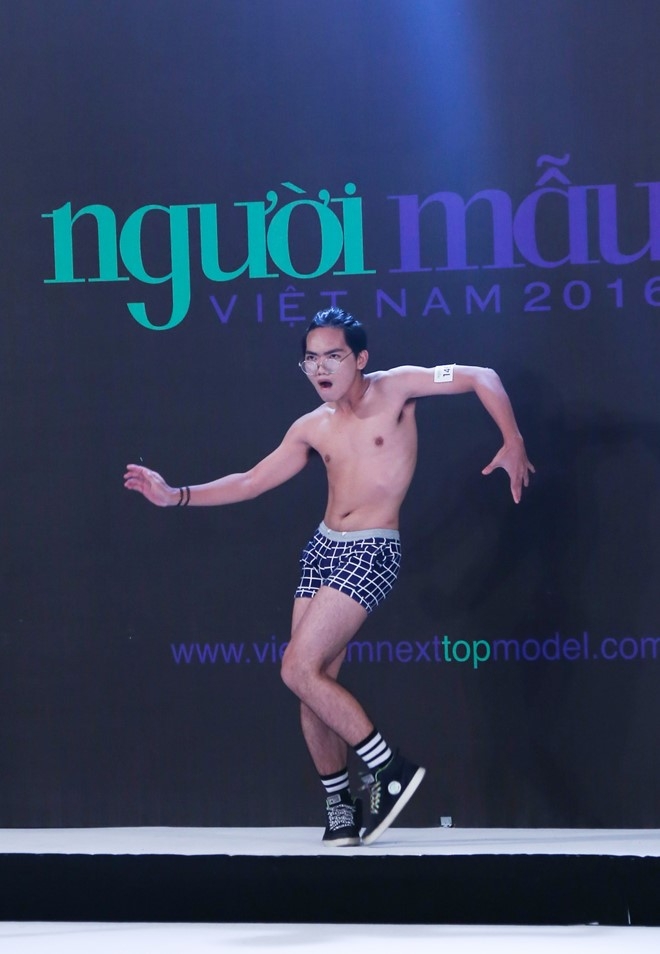 Thi sinh lun, map gay cuoi khi catwalk o Next Top Model hinh anh 8