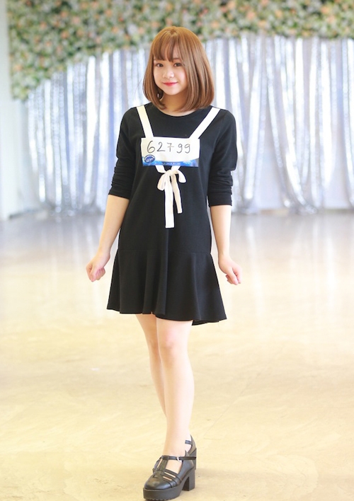 thi-sinh-vietnam-idol-gay-chu-y-vi-mac-qua-goi-cam-di-thu-giong-4