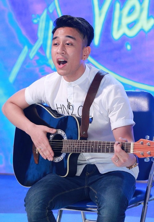 thi-sinh-vietnam-idol-gay-chu-y-vi-mac-qua-goi-cam-di-thu-giong-6
