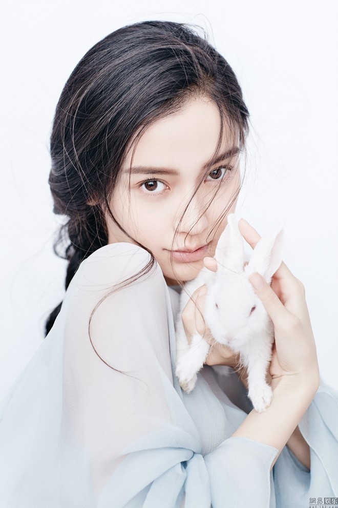 Angelababy tinh khoi trong loat anh moi hinh anh 2