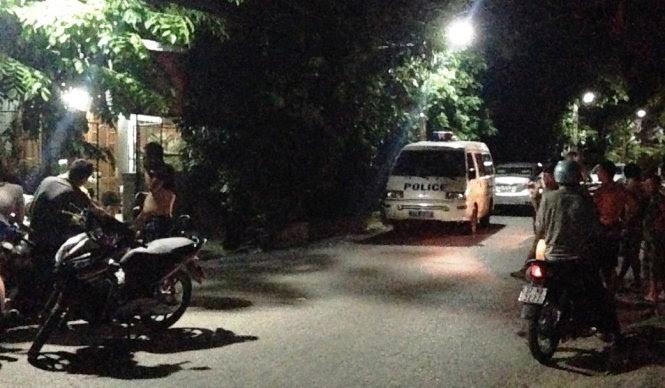 chem doi nam nu thuong vong roi bo tron hinh anh 1